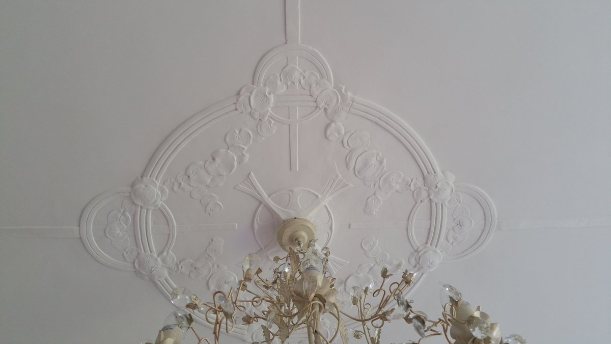 esshetgooi's tweet photo. #silberling #restauratie #plafond# finishing # airless verfsysteem https://t.co/8wWiueyCAd