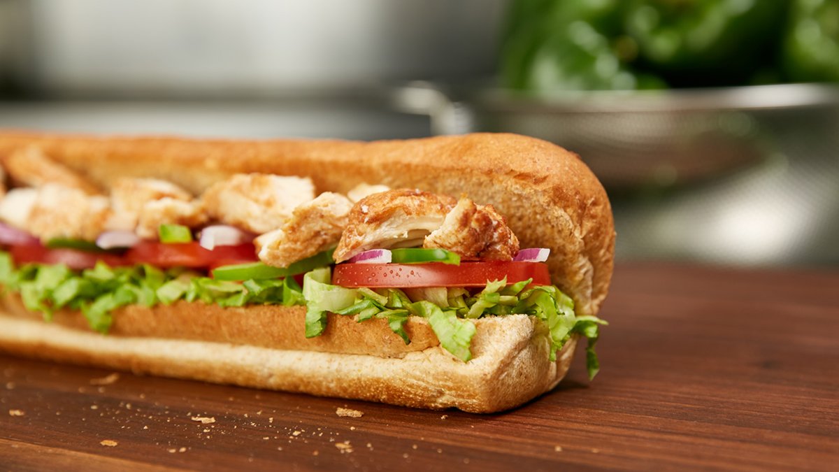 SUBWAY's tweet photo. Our Rotisserie-Style Chicken is raised without antibiotics. Now that’s fresh. #ChefFresh https://t.co/rh2DvRArSS