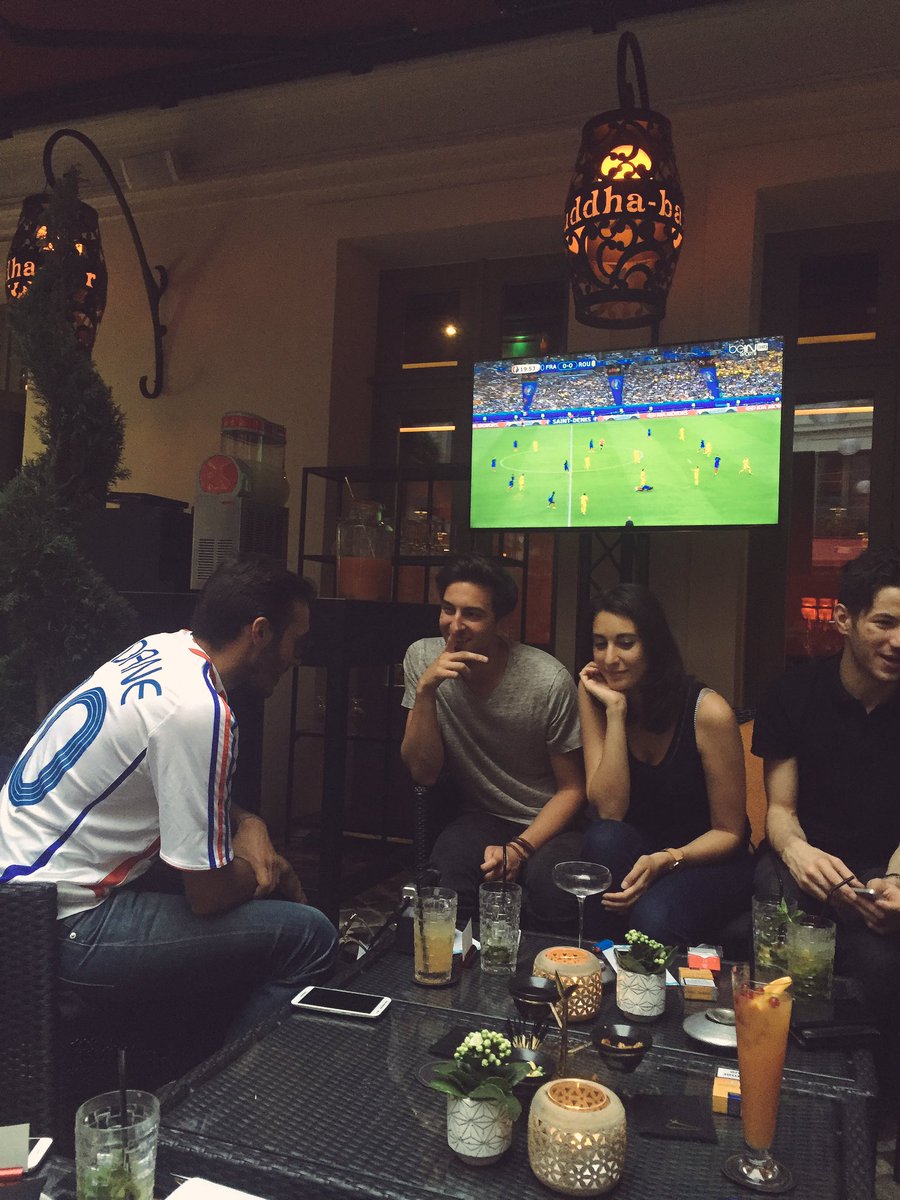 amelie_lobato's tweet photo. Regarder #FRAROU avec les copains au #bbhp #bulledefoot ❤️ #EURO2016 https://t.co/85XxVpwF9j