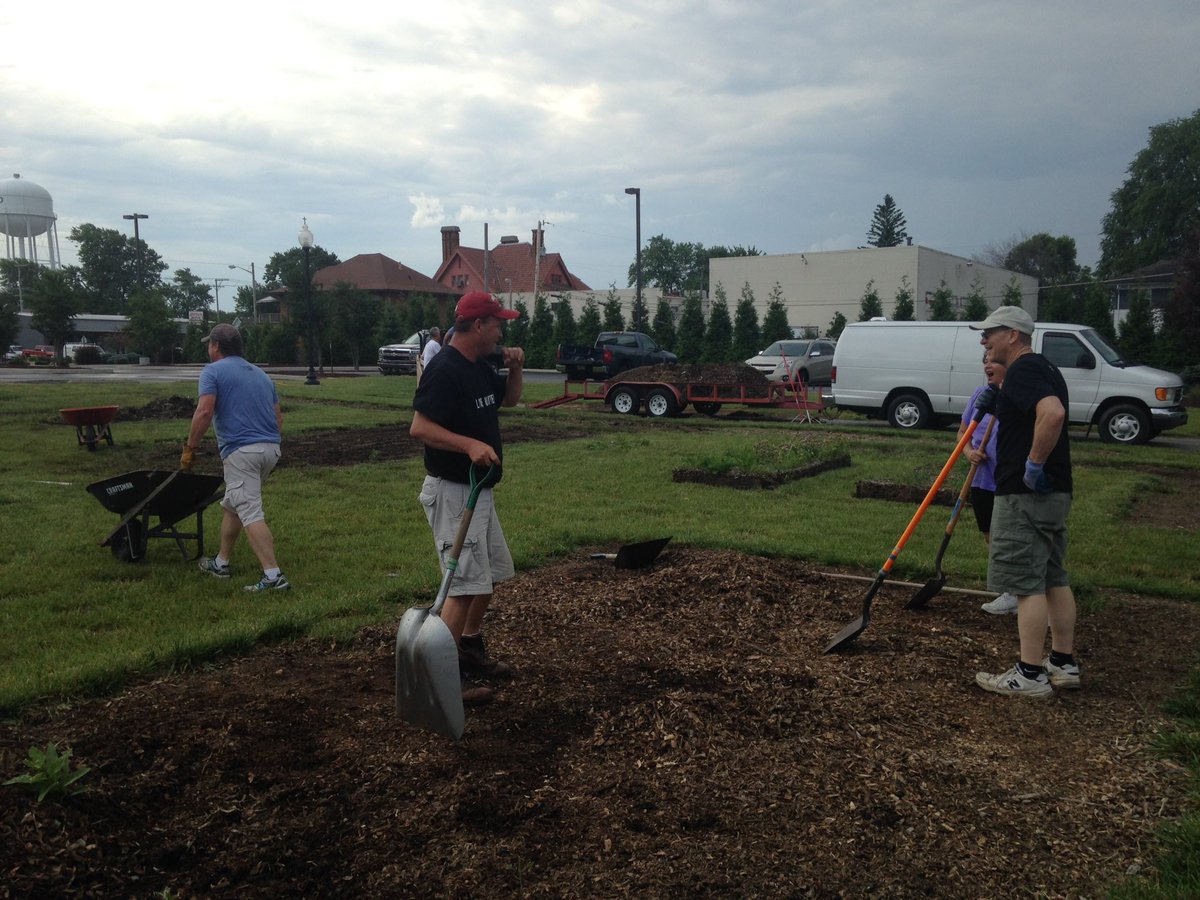 KokomoCrossing's tweet photo. Thank you to Delphi and all the volunteers who came and helped the Crossing this morning!! https://t.co/OEq3z37QNf