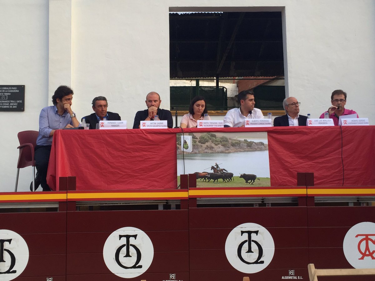 FRANASENSI's tweet photo. Hui comencem la #SetmanaDeBous d'#Algemesi amb la presentació de les ramaderies de #BousAlgemesi16 #CulturaDeBou https://t.co/KnwK0mUiwi
