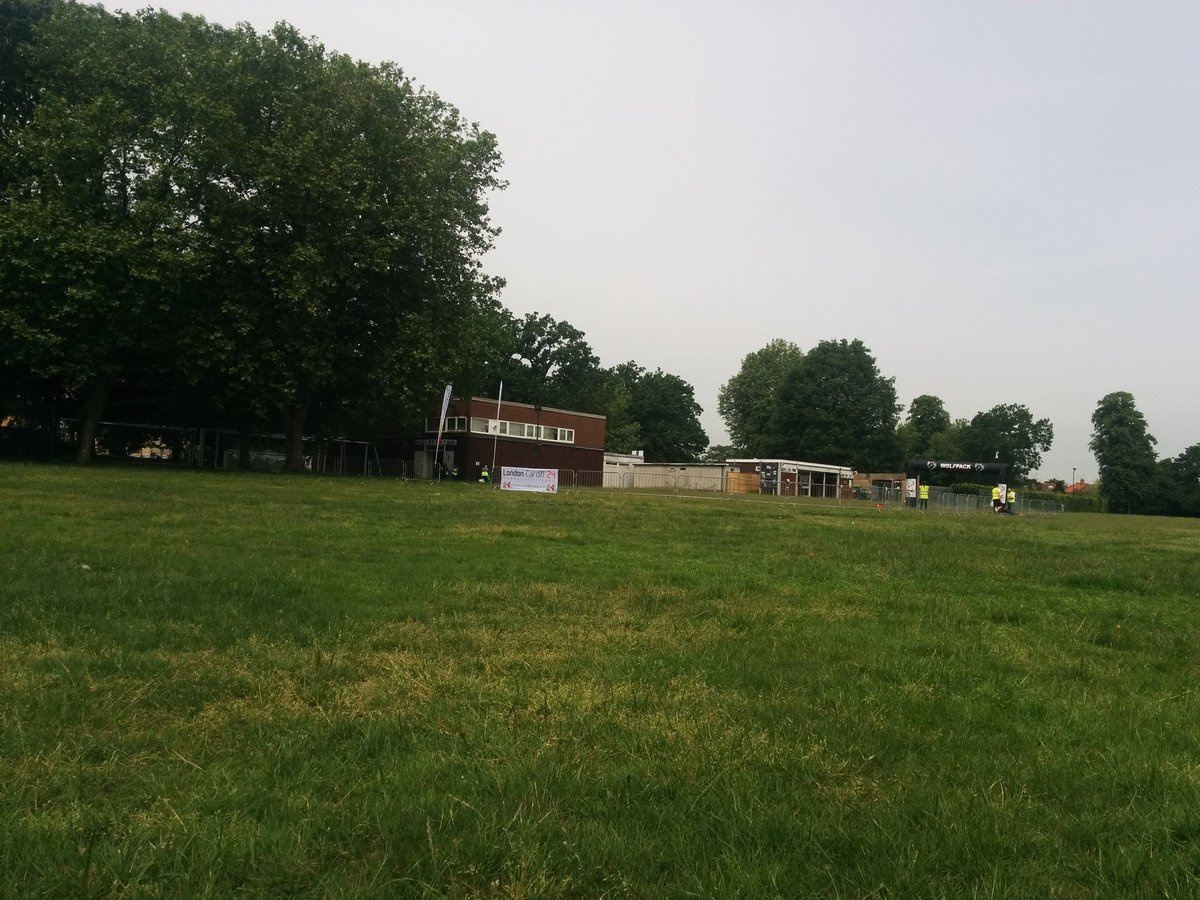 stykiaz's tweet photo. Arrived too early to the London Cardiff 24 #running #race https://t.co/fEG2QD4Tnr