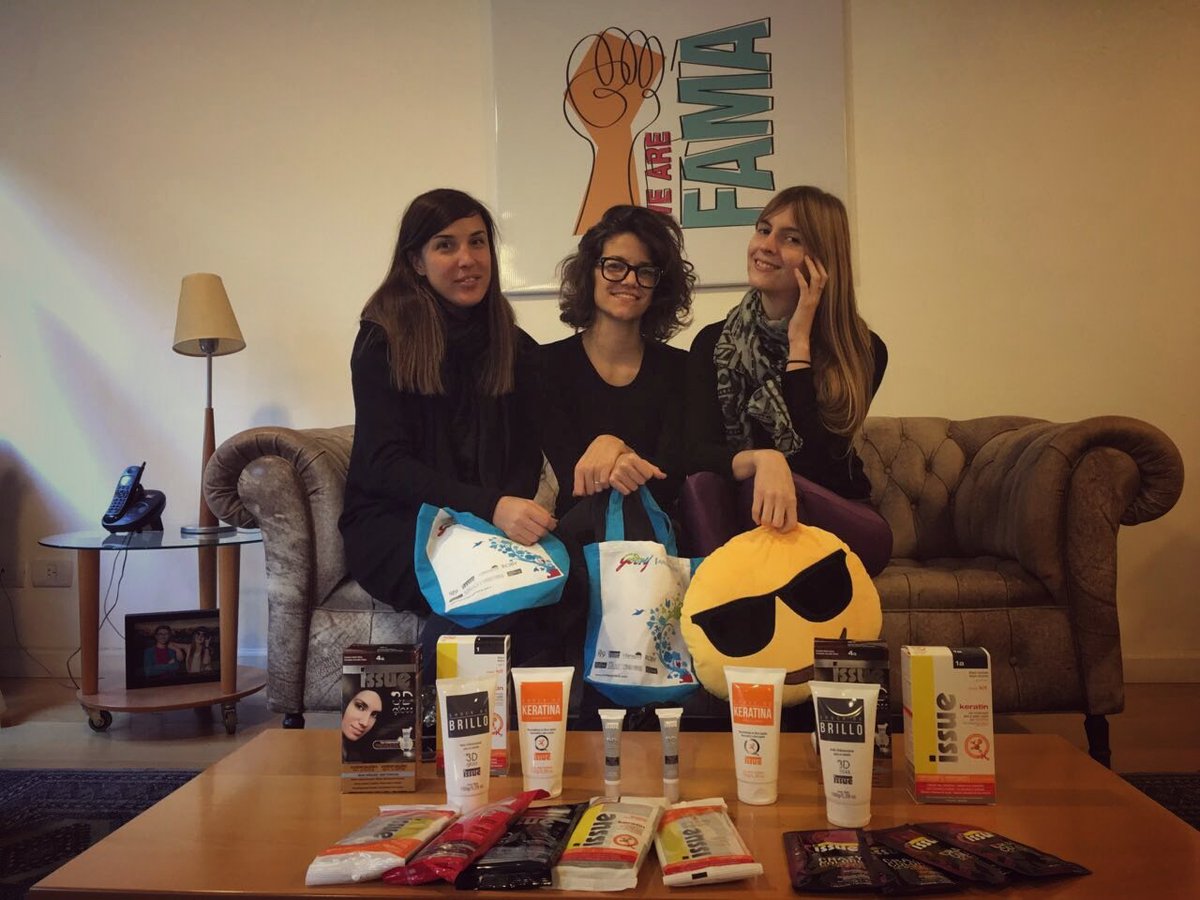 WeAreFAMA's tweet photo. Nuevo #cliente, nos llena de #regalos y es #Viernes! #WeAreFAMA #TGIFriday https://t.co/9IwaDh0qF7
