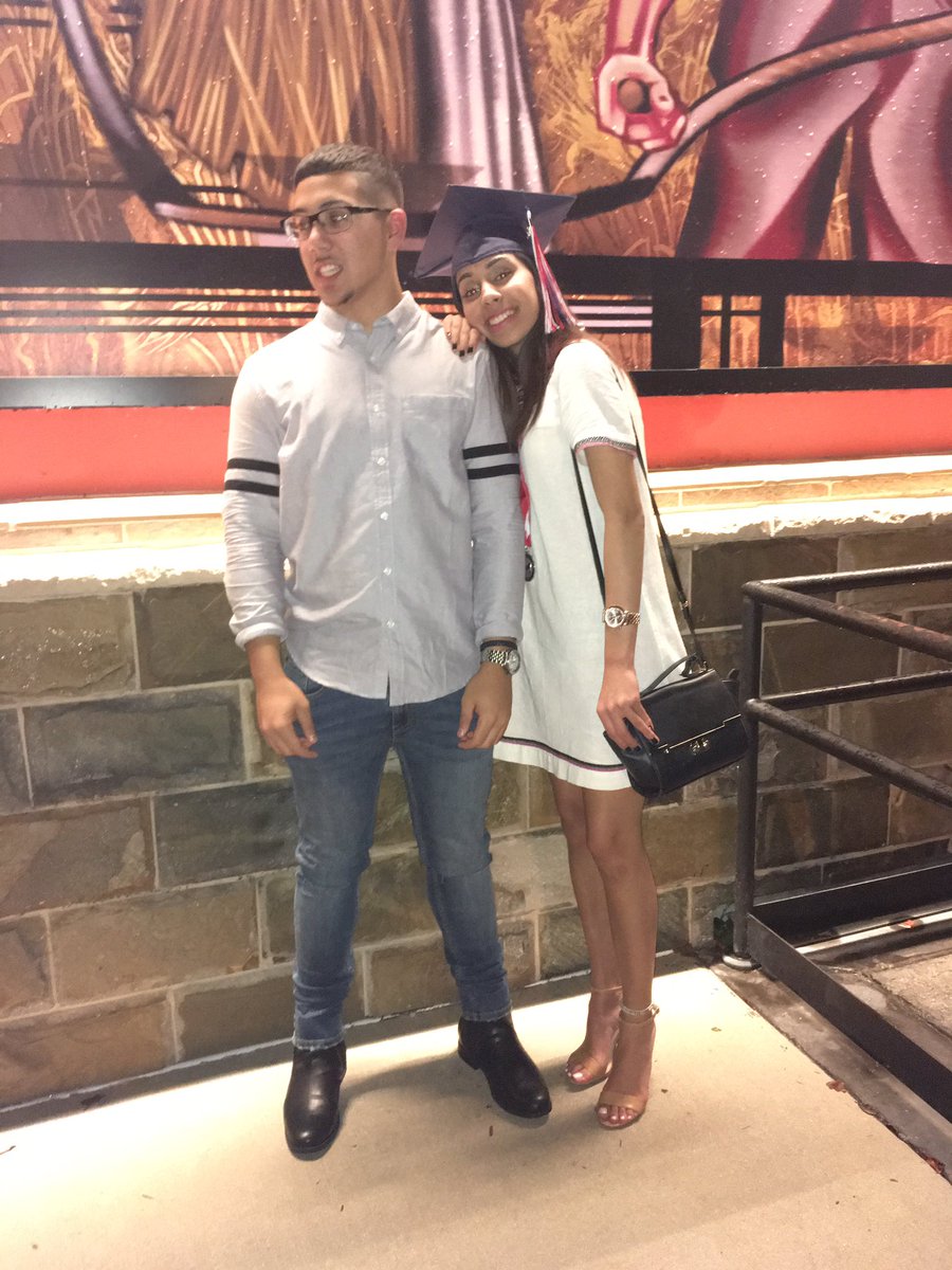 samanthaszn's tweet photo. #MiramarGrad ππ https://t.co/RIw0PrPn9g