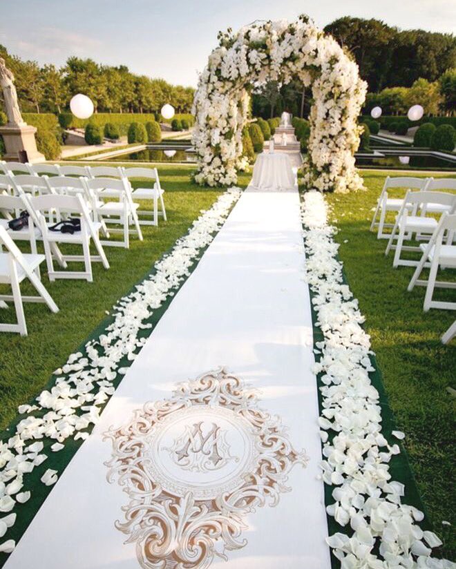 SweetEngagement's tweet photo. Stunning ceremony arch &amp; monogramed aisle to inspire our brides-to-be. https://t.co/rezfha7zuQ #Flowers: Karen Tran https://t.co/6YZ2iusMG2