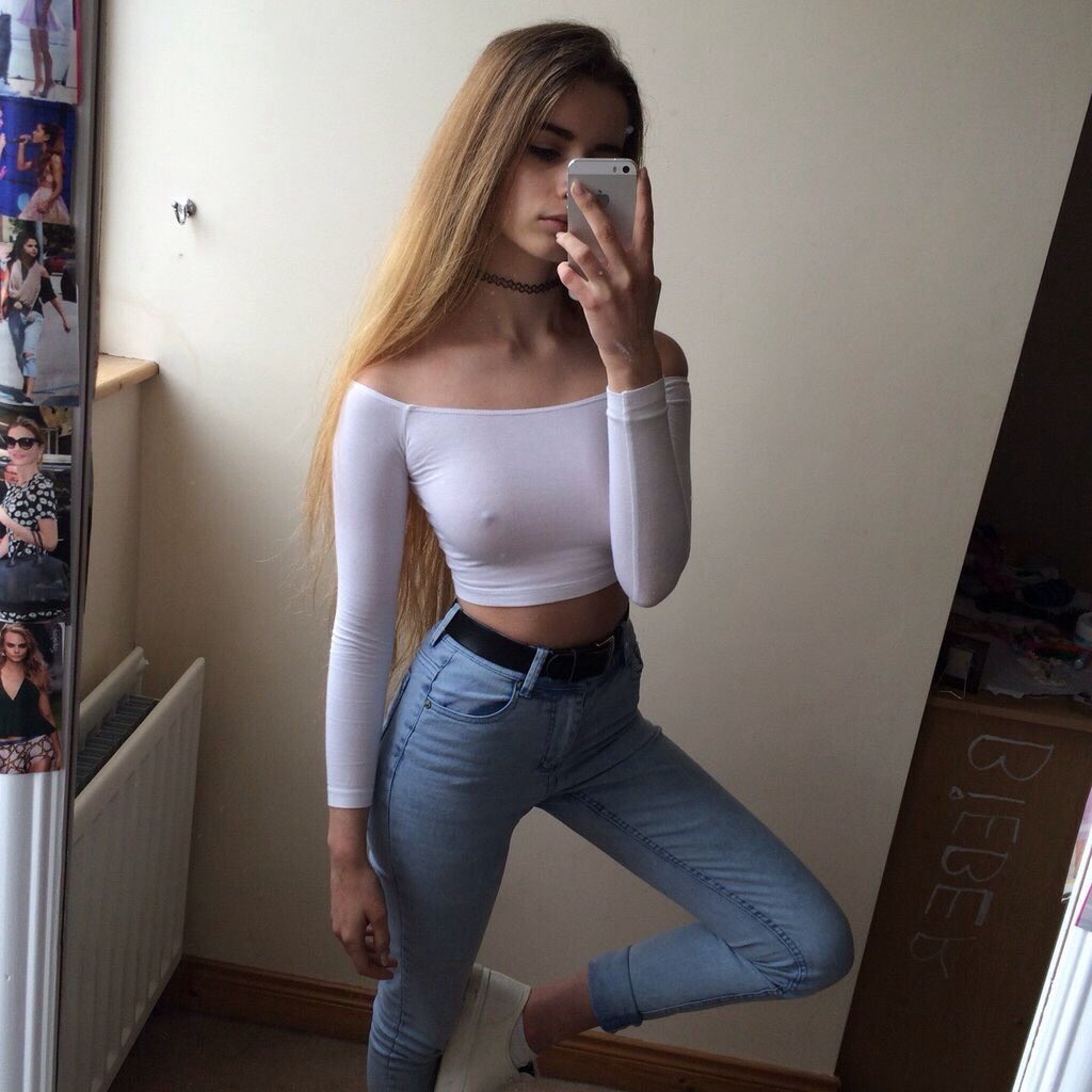 Teen Jeans on X: No bra and a tight top is the perfect