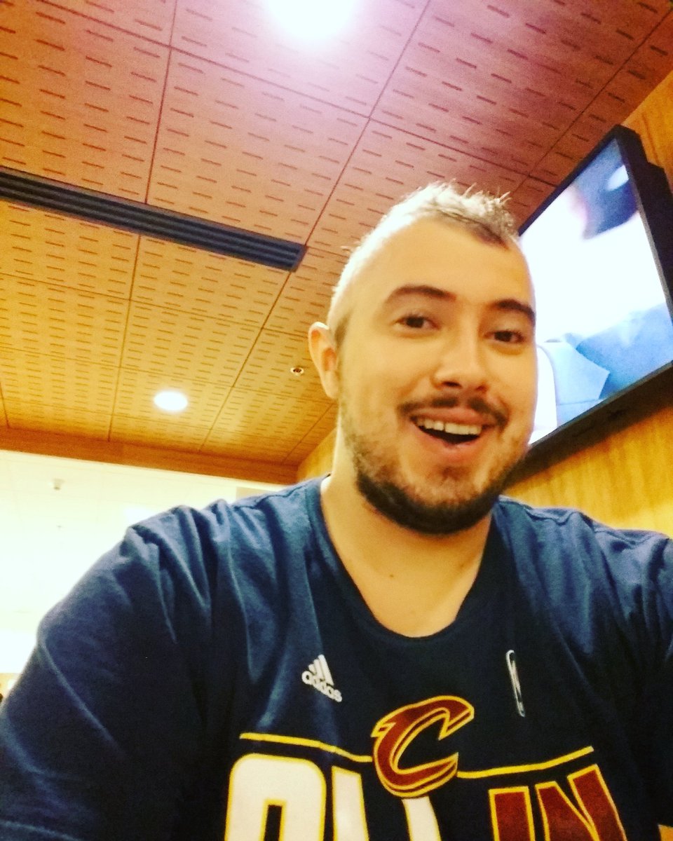 ConnorMichos's tweet image. Final day of radiation...now for a long break...keeping on fighting though #radiationbreak