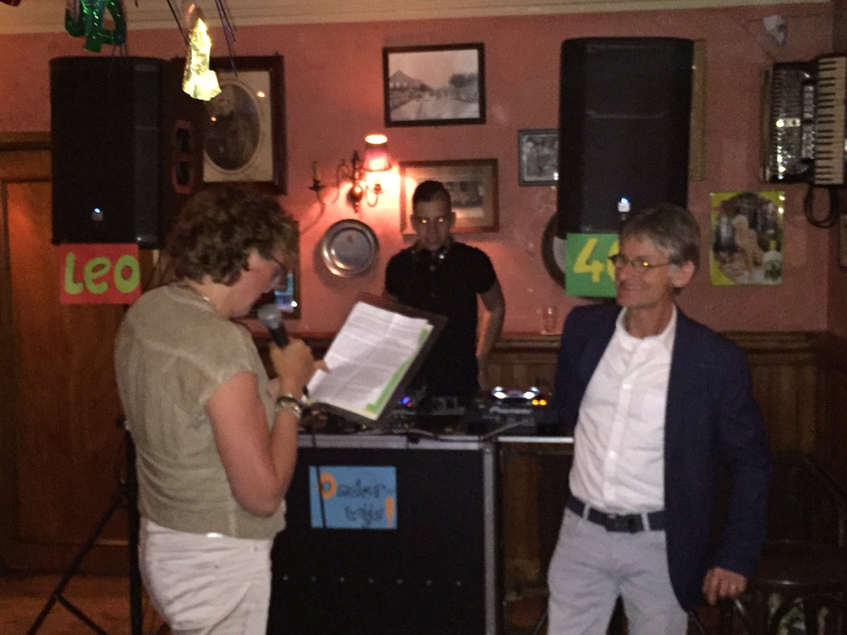 DePolderhof's tweet photo. Meneer Leo 40 jaar in t onderwijs! En dat vieren we vandaag #teamfeest! @skbo_oss https://t.co/YWjEJDPZBt