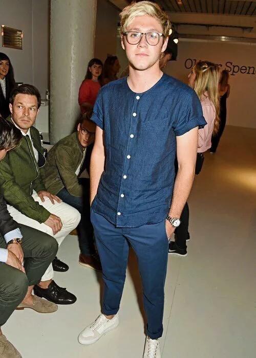 Help1DProjeto's tweet photo. Niall hoje no desfile da coleção de Primavera-Verão do @O_Spencer, em London ×10/06/16×
#MTVAwardsStar One Direction https://t.co/SLOWcz94vx