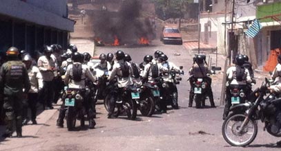 2001OnLine's tweet photo. Funcionarios de la PNB y GNB heridos en enfrentamiento con delincuentes en La Vega https://t.co/1ruWQU2V5z https://t.co/jph7aT8dTu