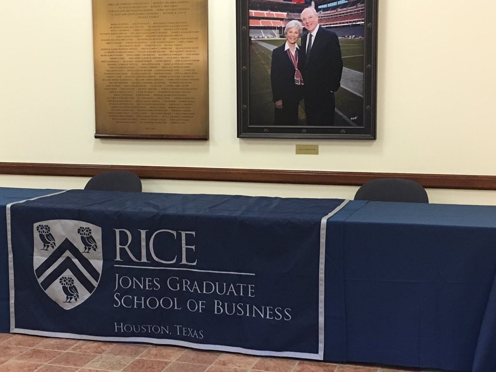 InspiredCass's tweet image. Doing the walk through. So exciting to be @RiceMBA. Getting ready for @MLTOrg MBA Prep Fellows!#mbabound