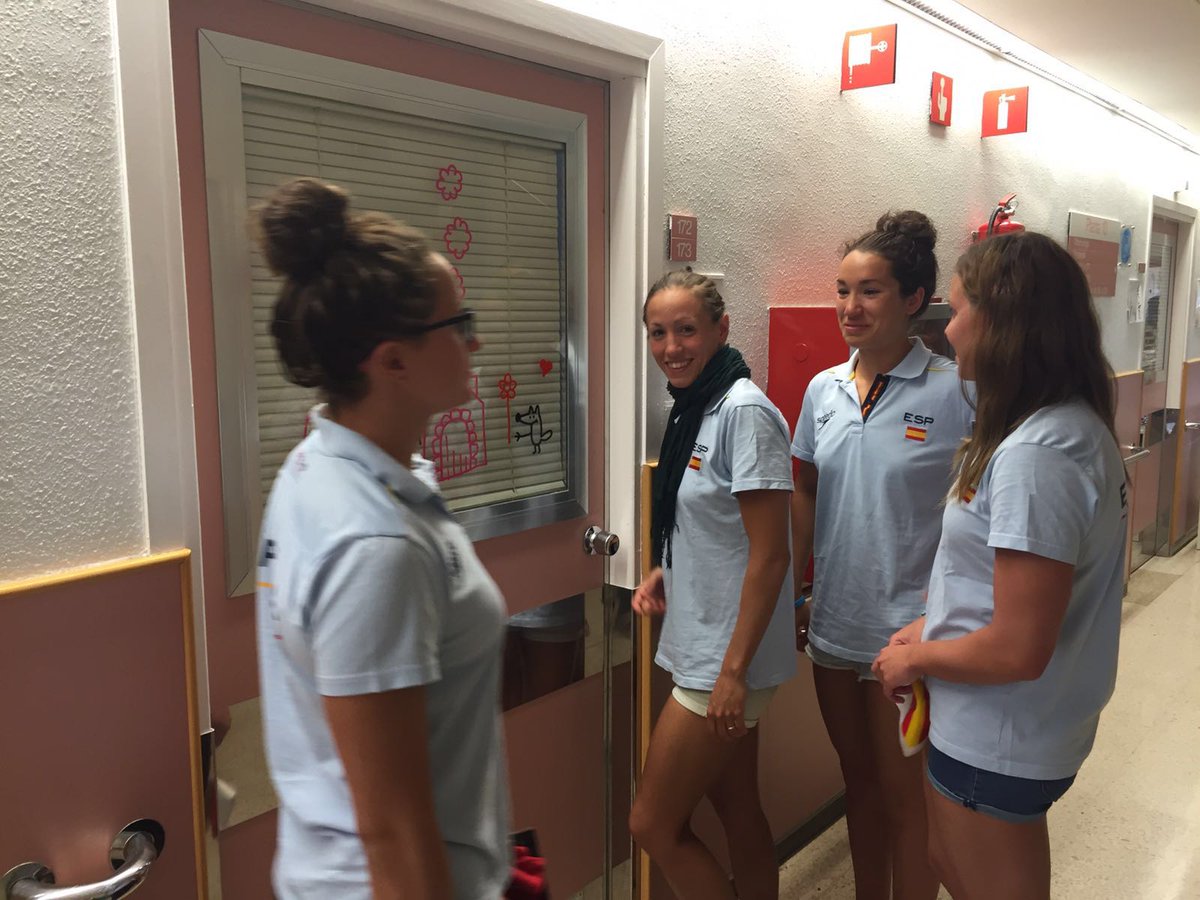 RFEN_Oficial's tweet photo. Nuestra selección de natación ha visitado esta tarde a los niños del Hospital Sant Joan de Déu de Barcelona! https://t.co/4GqYtrl2ag