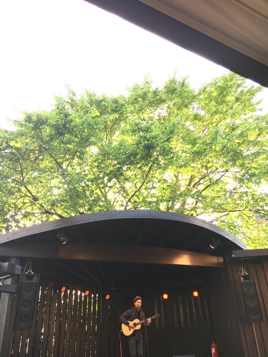 ErikLjung75's tweet photo. Vilken röst du hade ikväll. Tack!
#moneybrother #anderswendin #sommar #karlstad #downtown #train https://t.co/afNHie6VB8