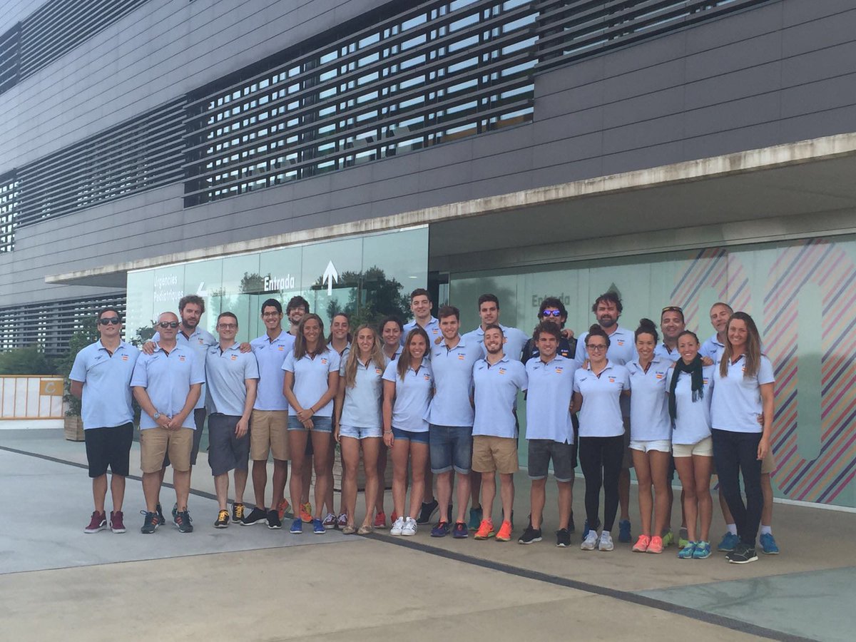 RFEN_Oficial's tweet photo. Nuestra selección de natación ha visitado esta tarde a los niños del Hospital Sant Joan de Déu de Barcelona! https://t.co/4GqYtrl2ag