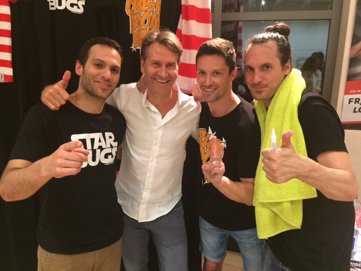 EdgarLehmann's tweet photo. Rob meets Starbugs. :) #StarbugsComedy #RobSpence #Comedy #LorzensaalCham #Cham #Tour #ThxRobForComing https://t.co/cBE5DAUHQt