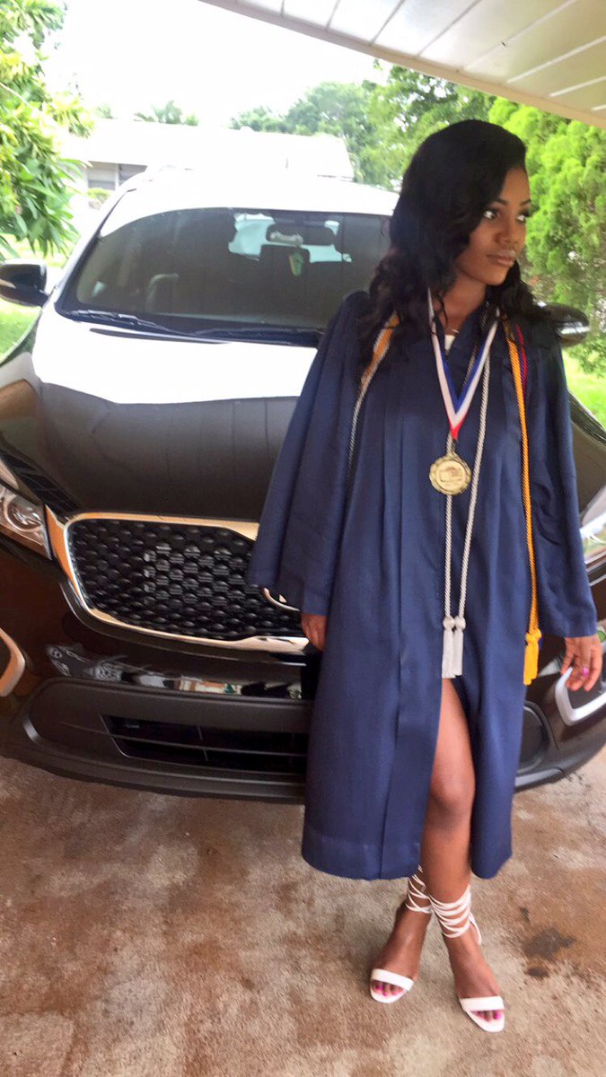 OhMyitsAnna's tweet photo. #miramargrad c/o 2016 it's been realβ€οΈπππ https://t.co/GzAvwIin5M