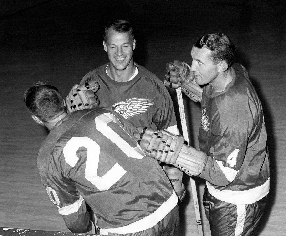 DetroitRedWings's tweet photo. Forever #9. #9RIP 

GALLERY: https://t.co/jGx1xFnKwi https://t.co/wBVWORcbJH