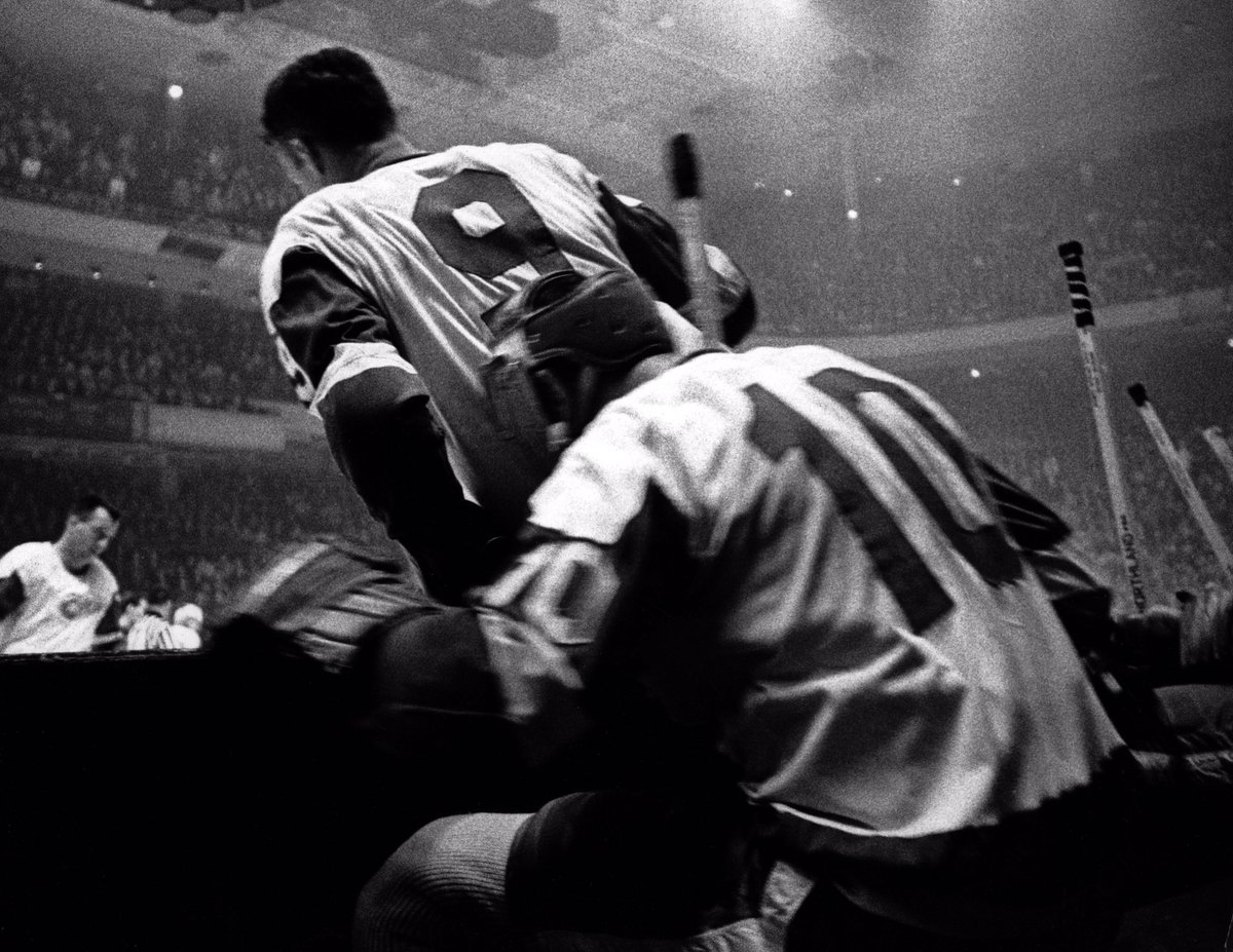 DetroitRedWings's tweet photo. Forever #9. #9RIP 

GALLERY: https://t.co/jGx1xFnKwi https://t.co/wBVWORcbJH
