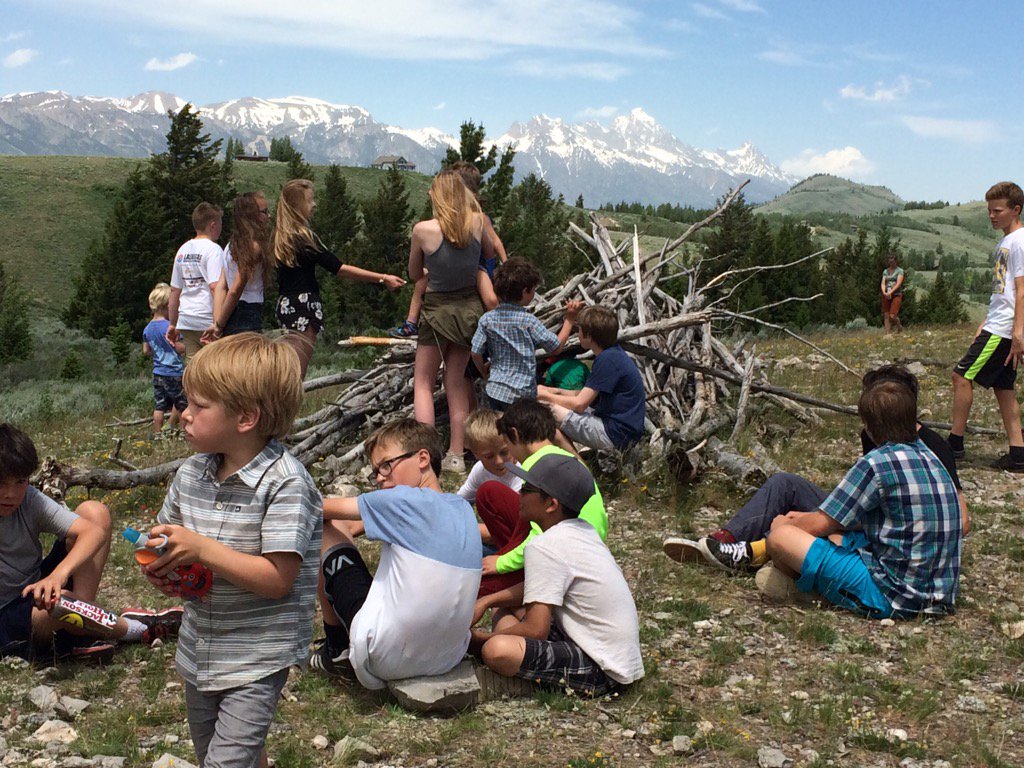 nancymlang's tweet image. Middle School &amp;amp; PreK @journeysschool #LastDayOfSchool hike! #RoleModels #MultiAgeLearning #ClassroomWithoutWalls