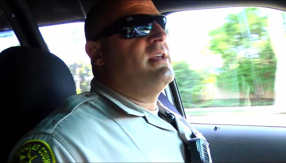 SCVSHERIFF's tweet image. #KHTS Reporter goes on a Ride-A-Long with #SCVSheriff Deputy. See video at bit.ly/1tnjtxW  #LASD #SCV