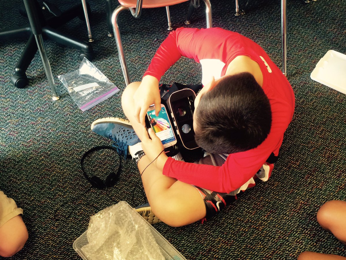 LaureateAPS's tweet photo. Ss help prep for Summer @LaureateAPS exploring virtual reality! @APSVirginia @AbingdonGIFT @AbingdonGIFT @GVSatAPS https://t.co/hnYcuf8pVr