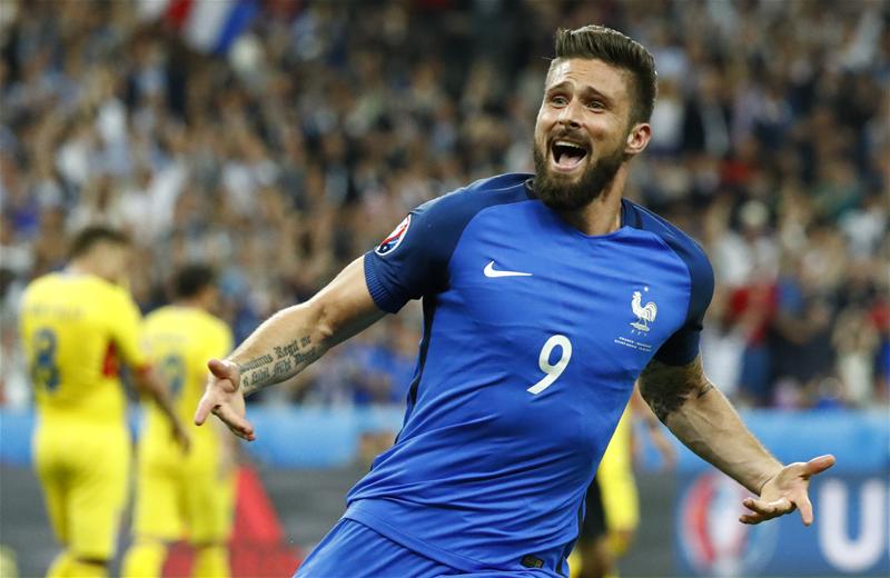 premierleague's tweet image. Allez le PL! Olivier Giroud &amp;amp; a Dimitri Payet stunner give hosts #FRA a 2-1 win over #ROU in the #EURO2016 opener
