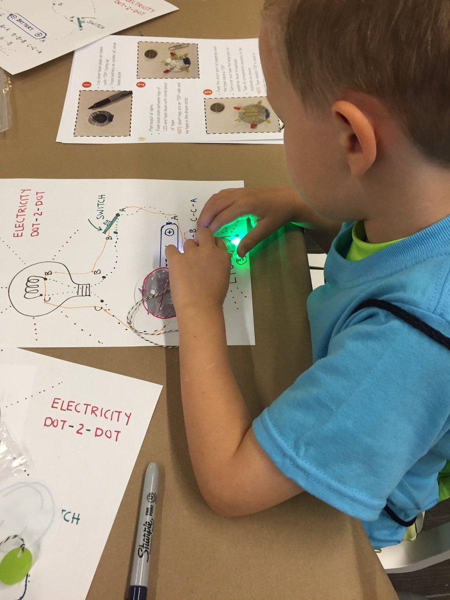 Emerson_News's tweet photo. Another awesome #ILoveSTEM Day = complete! Nothing more exciting than getting kids excited about STEM. https://t.co/4GrQ5U6yie
