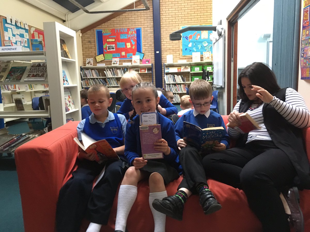 MissThomsonVPS's tweet photo. A busy Friday today! We started by visiting our library and choosing a book. 📚 😀 #VPSal #VPSlib https://t.co/O1NIbiAJNB
