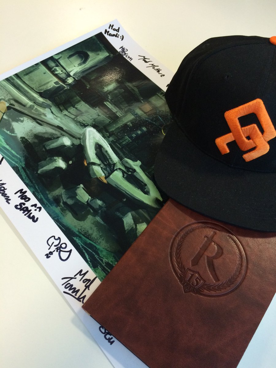 RuneScape's tweet image. It’s #FreeStuffFriday time!

Win all these goodies! 😍🎉

Just RT and follow to enter. Go!