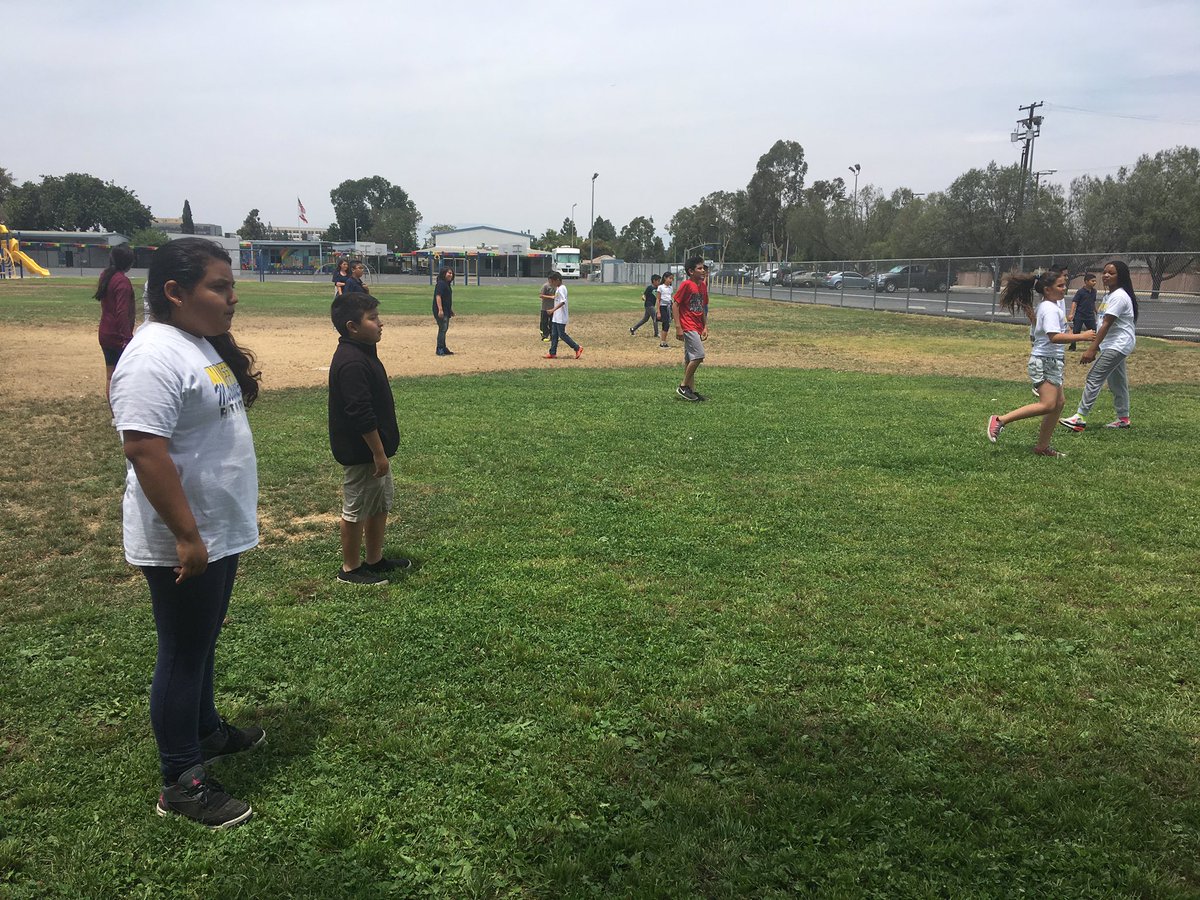 LaPlumaPrin's tweet photo. Superhero Staff vs Students Kickball Game! https://t.co/WPVgzfZyzT