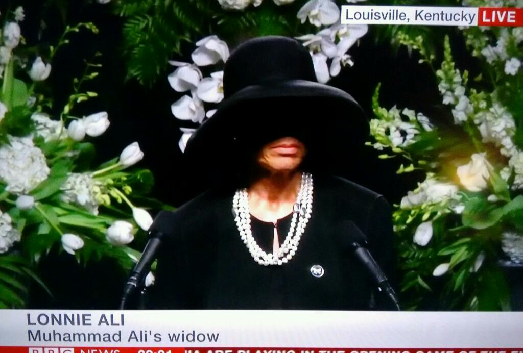 delboyonline's tweet image. #MuhammadAli who knew his wife was a Sith Lord? #poorlighting