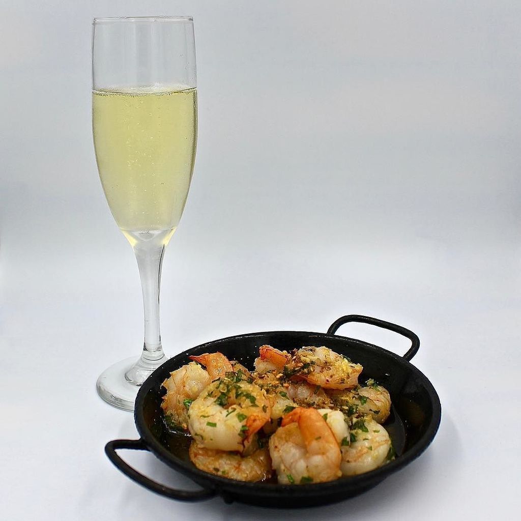 LaGambaMiami's tweet photo. 🍾 Ladies, don't forget every Friday from 1-8pm La Gamba offers bottomless Cava with your m… https://t.co/7iNVdCA0Pa https://t.co/IFBCxfwteS