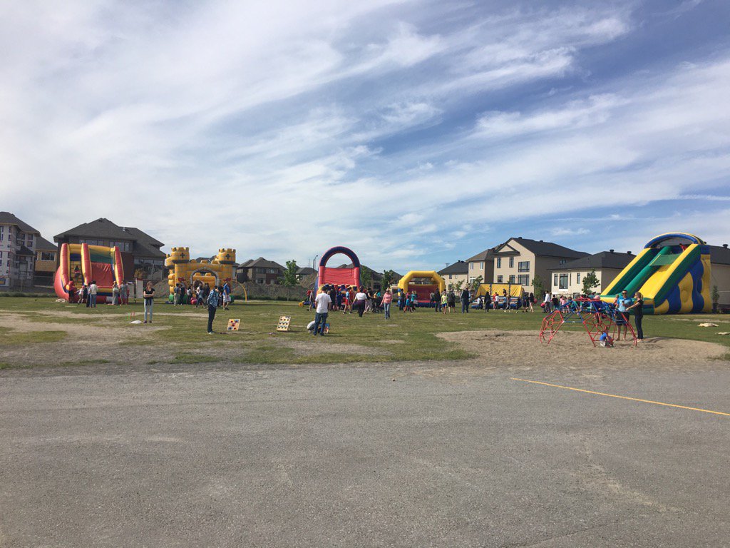 StAnneOCSB's tweet photo. It's a great night for a fun fair!!! Thank-you school council! https://t.co/zkSKzUZp5S