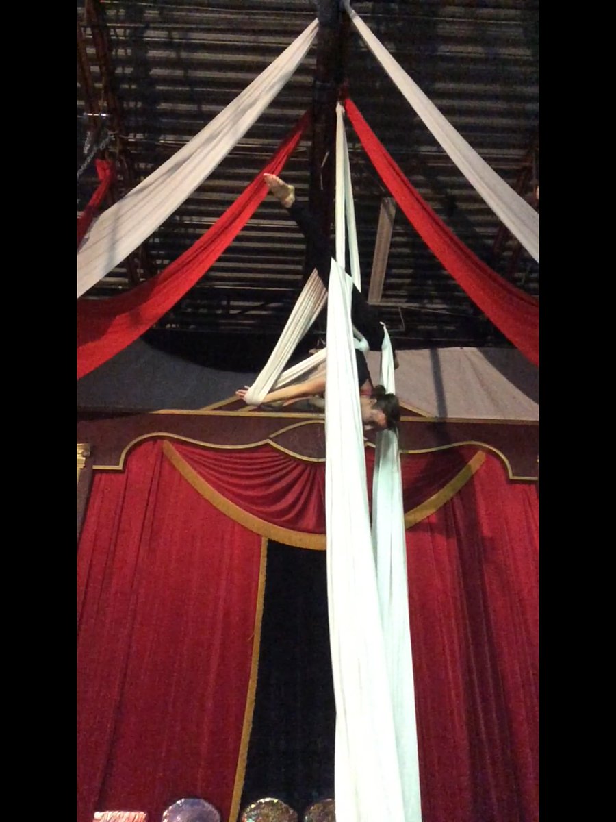TCirqusArts's tweet photo. Practice, practice, practice #Circus #silks #aerialsilks #Toronto #torontoevents #torontolife #performer #eventideas https://t.co/nhMAvLaGAU