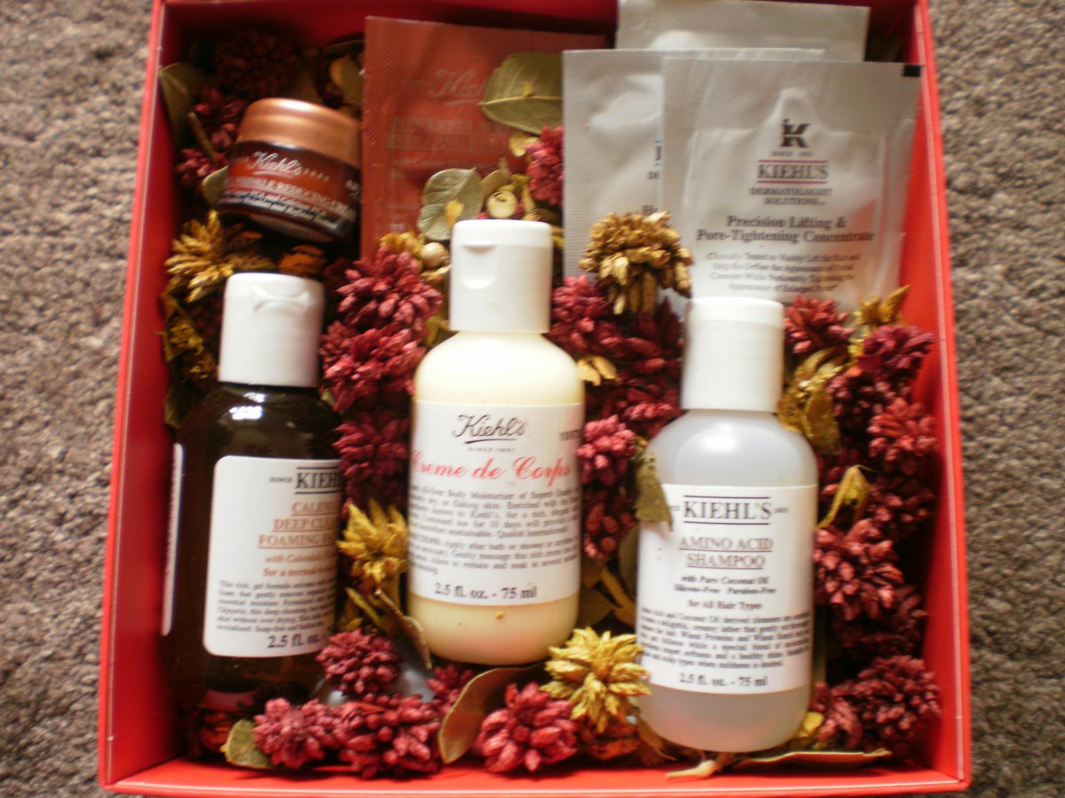lilianacpj's tweet photo. Box com produtos da Kiehl´s https://t.co/vyu561cEGT #skincare #bbloggers @Kiehls #beleza #bodycare @bloggersPT https://t.co/oCSNYzo3Yg