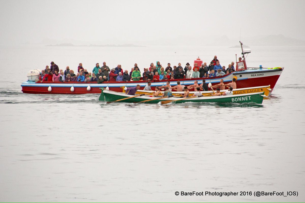 BareFoot_IOS's tweet photo. Cut it a bit fine tonight boys!? #gig #GreenFlash #RowHarder #Scilly @TrescoBoats #GreenFlashNotSoFlashy @ScillyI https://t.co/NaqMFVNGNJ