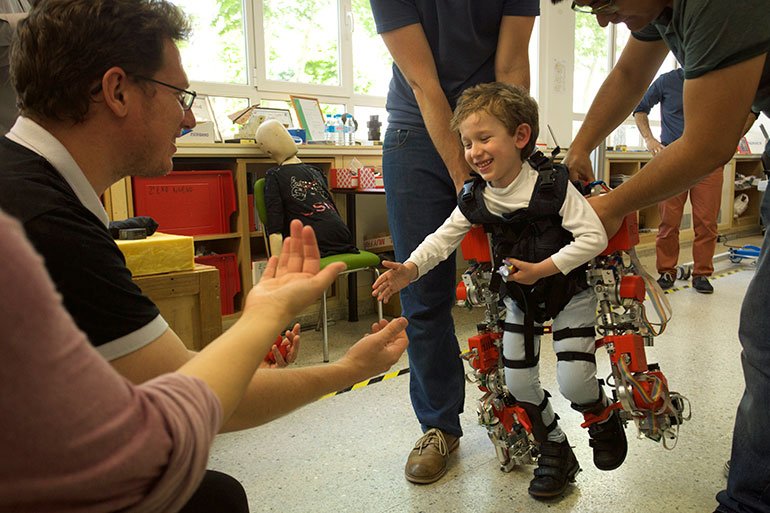 CMichaelGibson's tweet photo. Custom Fit Exoskeleton Allows Disabled Kids to Walk https://t.co/xcgsPi4FGM https://t.co/phEs43T1Bh