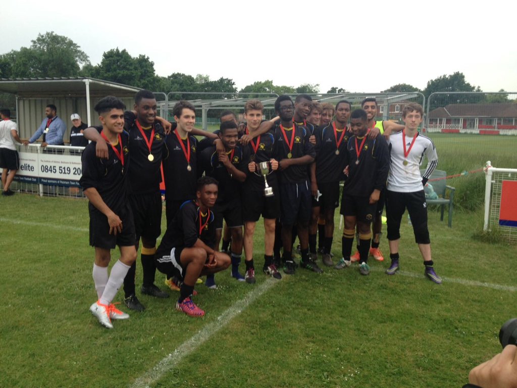 SLSchoolsFA's tweet photo. @graveneysport 6-2 @SouthfieldsAcad @SLSchoolsFA U19 Cup-10.06.16. Thanks to @PeckhamTownFC for hosting. https://t.co/suWBNTFnW5