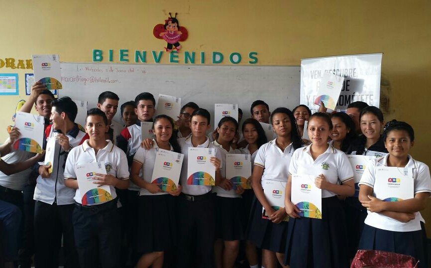 ABCDemocraciaEC's tweet photo. Finalizó la #CapacitaciónABC en 3ero de bachillerato vespertino de la U.E. Ricardo Cornejo @CNESANTODOMINGO https://t.co/2TSmpfbNns