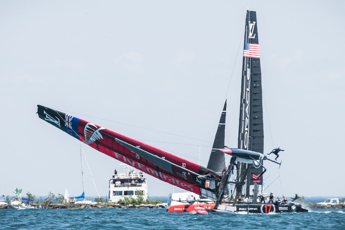 EmiratesTeamNZ's tweet photo. Action aplenty on practice day at #lvacwschicago. Fresh water wing wash for #ETNZ. Acrobatics by Glenn Ashby https://t.co/AlA4PkIQh5