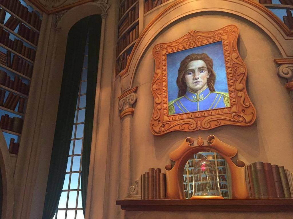 DLifestylers's tweet photo. Library hang #disney #dca #californiaadventure #beautyandthebeast #belle #beastslibrary https://t.co/H7KU35G20T https://t.co/nplDX4UBeL