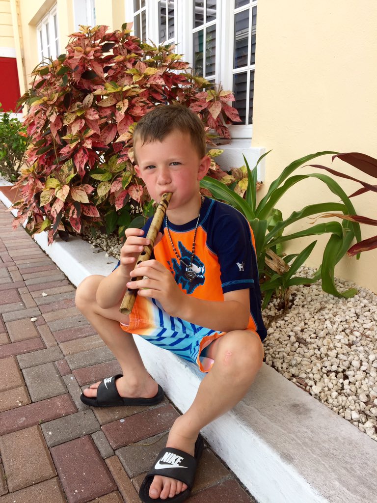 jgwarner2's tweet photo. Found this guy in Port Lucaya playing for tips #Heeeeath https://t.co/MBLwG7wnYk