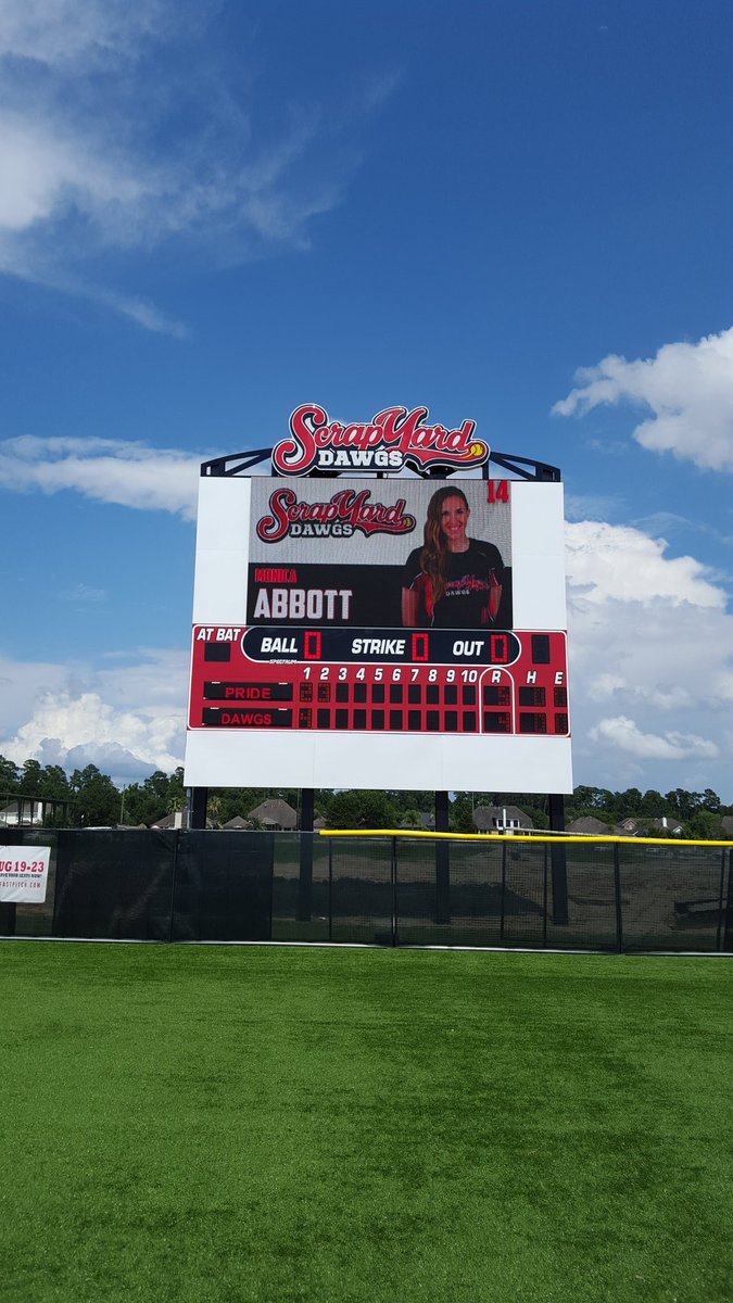 marbriones34's tweet photo. Opening Night for the Scrap Yard Dawgs !! #godawgs #monicaabbott #spectrumscoreboards https://t.co/rZyp3REUzm