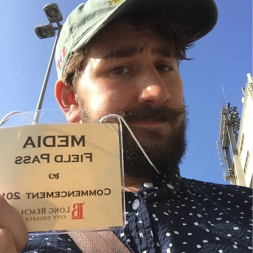 jonjpeacock9's tweet photo. When you are a cool kid. #media #fieldpass #imapproved #lbcc #graduatiom https://t.co/XyPmnfPAgK
