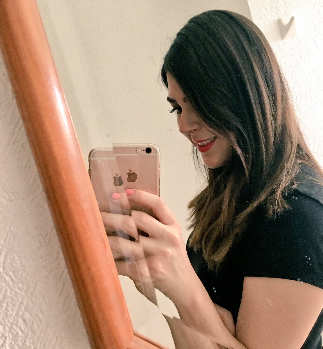 mis_pastelitos's tweet photo. Tomándome selfie del lado que no es mi lado 🙊 https://t.co/Mw11AMZ1ry