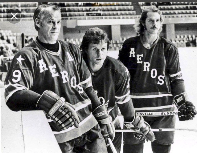 girl_iowagirl20's tweet photo. #GordieHowe's greatest legacy His boys #MarkHowe #MartyHowe @DetroitRedWings @ISSKings @PR_NHL #Whalers #Aeros #HOF https://t.co/3OeICdugMk