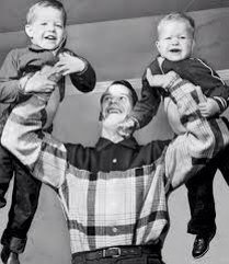 girl_iowagirl20's tweet photo. #GordieHowe's greatest legacy His boys #MarkHowe #MartyHowe @DetroitRedWings @ISSKings @PR_NHL #Whalers #Aeros #HOF https://t.co/3OeICdugMk