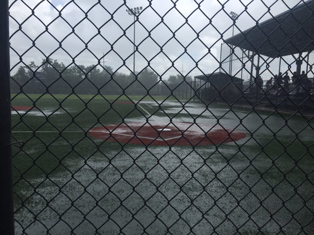 CoachD28_BU's tweet image. Daughter&apos;s 12U State Softball not going according to plan right now. Weathering the storm! 🌧☔️⛈#SoftballDadProblems
