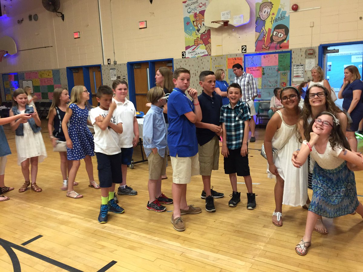 AMaresca5's tweet photo. Fifth grade party @NewMonmouthElem #djdancing #popcornandice #funcontinues #MTPSpride https://t.co/aK6Nq2YFdD