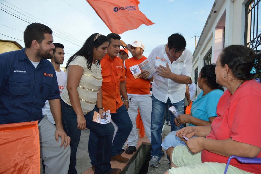 DesiBarboza's tweet photo. Junto al diputado Gilmar Marquez y el coord. Del mcpio Jesús Gutiérrez desde el Sur Del Lago, sumamos voluntarios. https://t.co/kB0dESCMUO